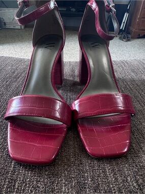 Worthington Croc-Embossed Wine/Red Block Heel Sandals
